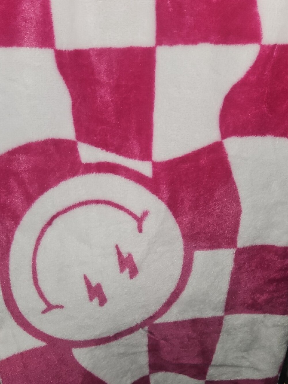 Plush Checkerboard Smile Throw Blanket — Pink and White - Picture 2 of 3
